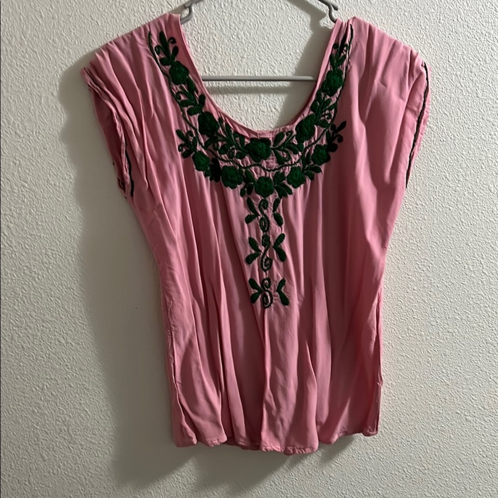 Mexican blouse. Made in Mexico. Armpit 21.